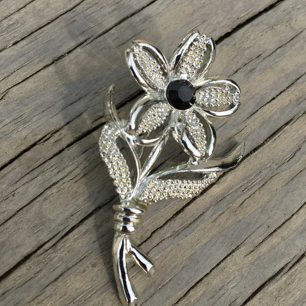 Sarah Coventry vintage brooch